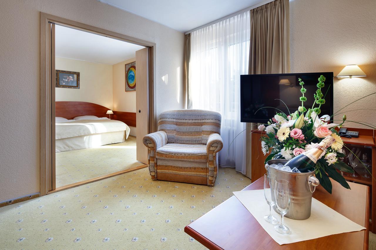 Hotel Wodnik Леба Экстерьер фото